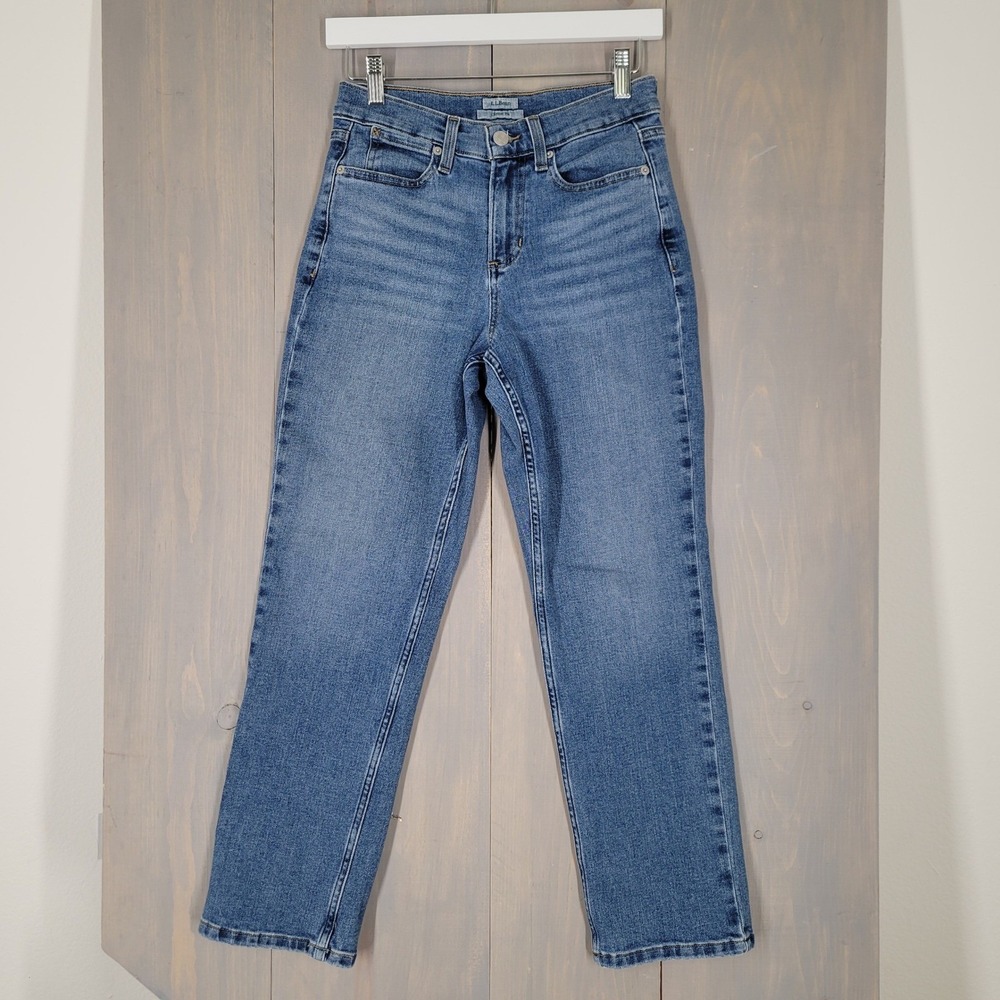 LL Bean Classic Fit Jeans Womens 4P Blue Medium Wash Straight Leg Denim 521072